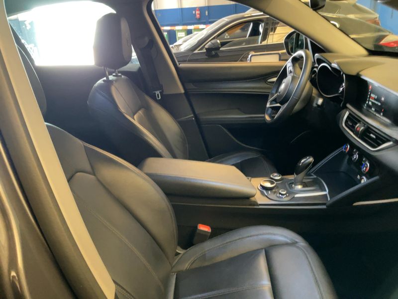 Alfa Romeo Stelvio 2.0 Turbo Super Q4 — zdjęcie 11