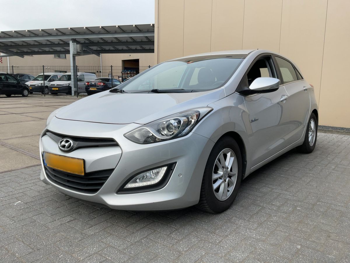 Hyundai i30 2013 — photo 1