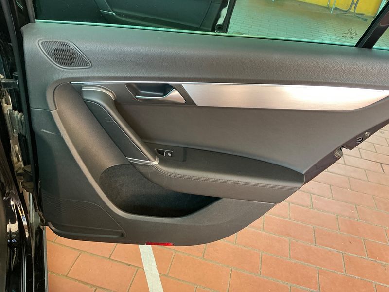 Volkswagen Passat 2.0 TDI Highline 4Motion BlueMotion Tech 2012 – снимка 29