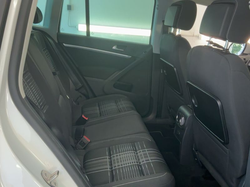 Volkswagen Tiguan 2.0 TDI Lounge Sport & Style BlueMotion Tech 2016 – снимка 19