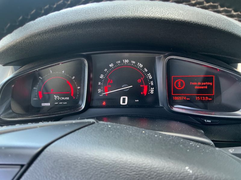 DS Automobiles DS5 1.6 Blue-HDi SoChic — zdjęcie 13