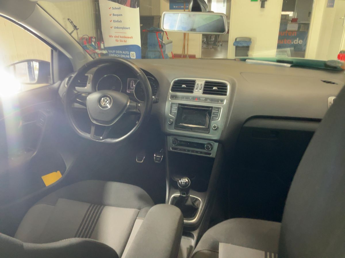 Volkswagen Polo 2016 — photo 18