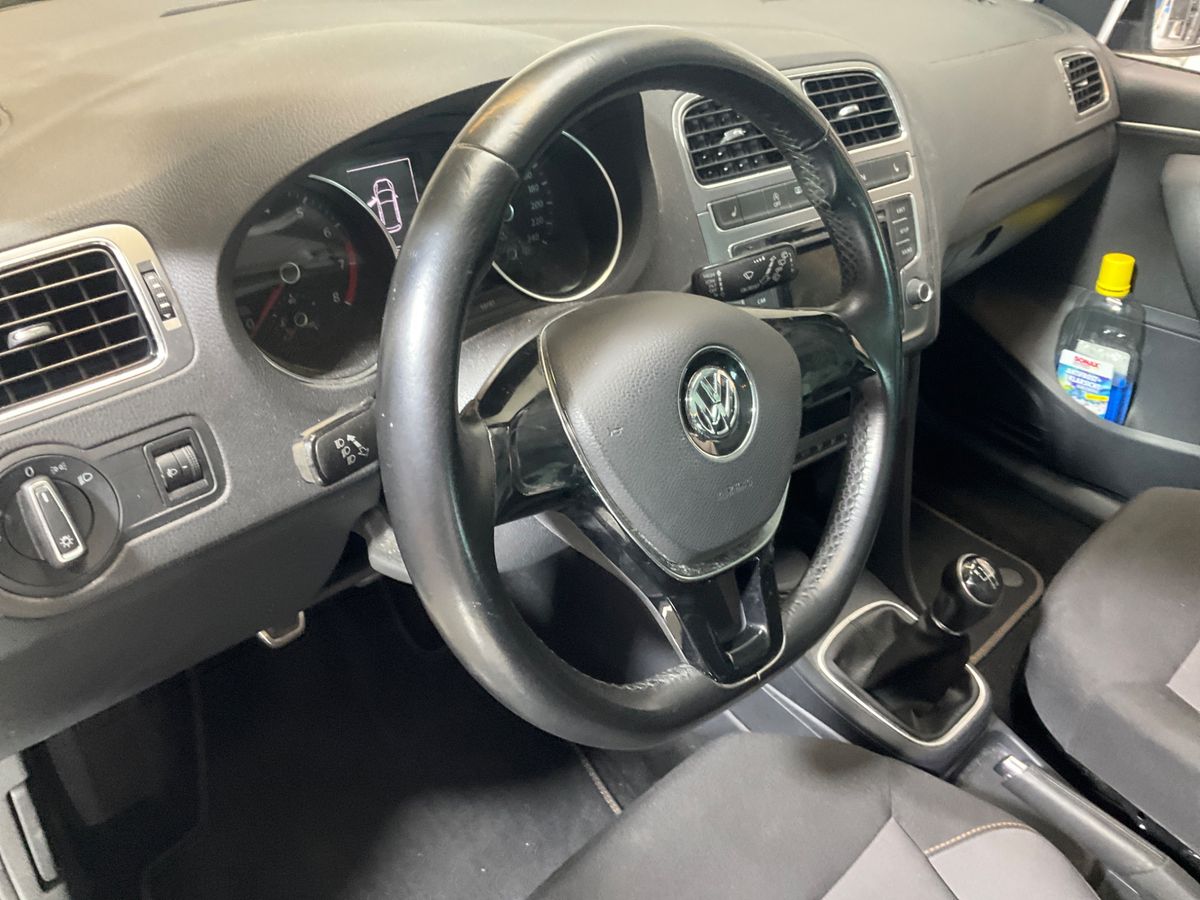 Volkswagen Polo 2016 — photo 36