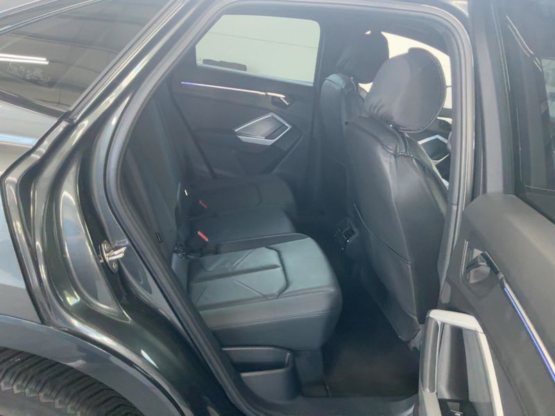 Audi Q3 Sportback 45 TFSI quattro S line — zdjęcie 14