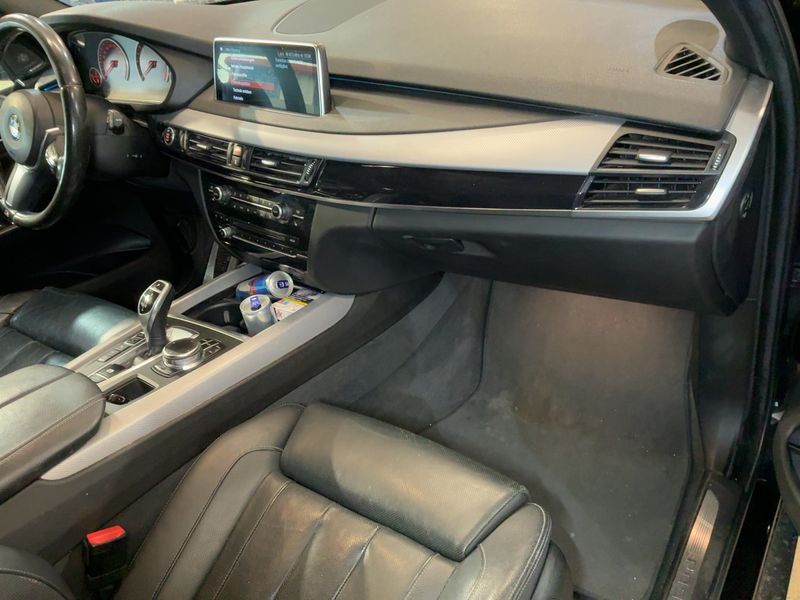 BMW X5 M50d — zdjęcie 12