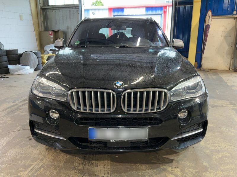BMW X5 M50d — zdjęcie 9
