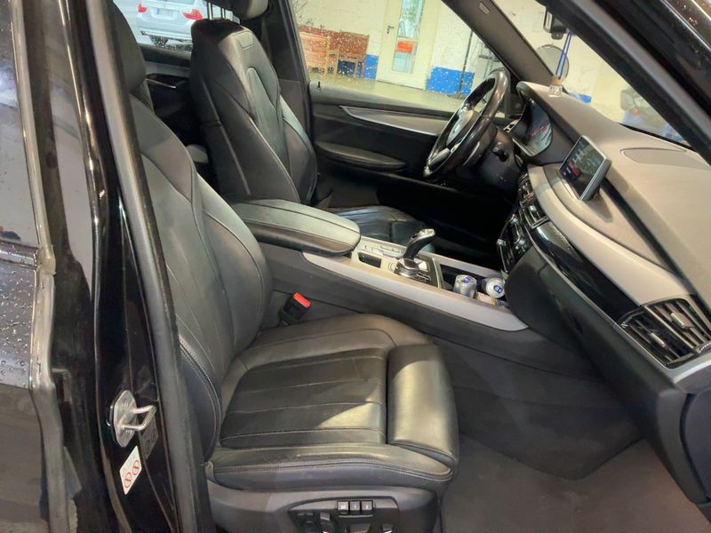 BMW X5 M50d — zdjęcie 11