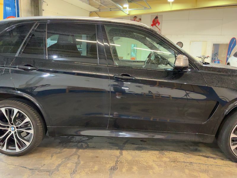 BMW X5 M50d — zdjęcie 7