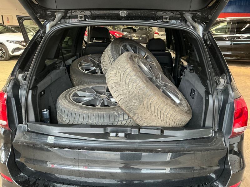 BMW X5 M50d — zdjęcie 10
