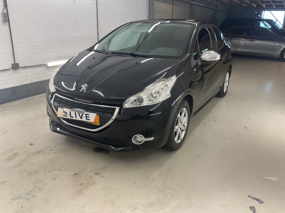 Peugeot 208 2014 — photo 1