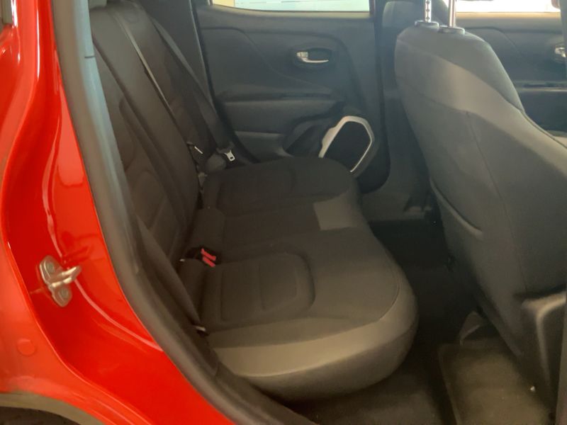 Jeep Renegade 1.6 M-Jet Limited FWD — zdjęcie 14