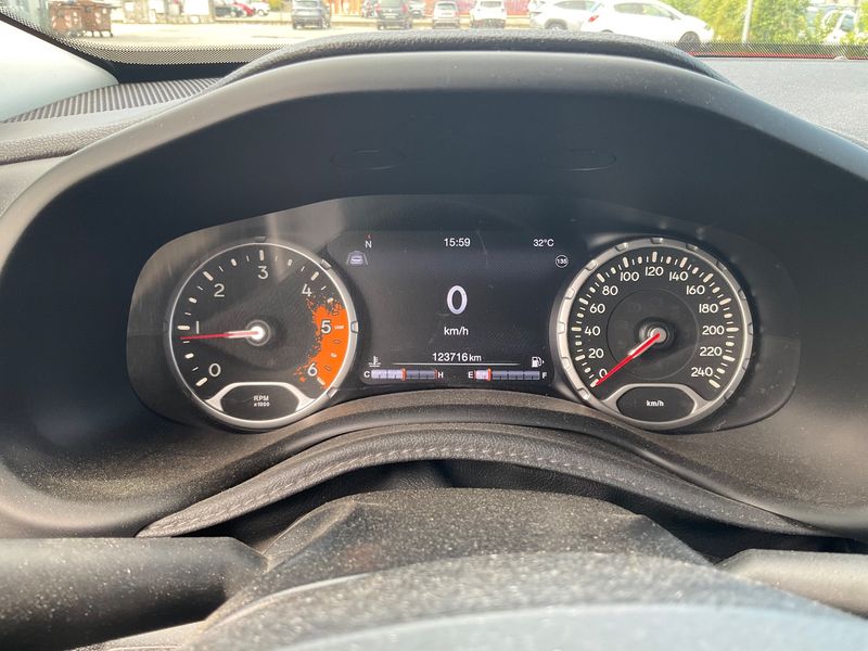 Jeep Renegade 1.6 M-Jet Limited FWD — zdjęcie 13