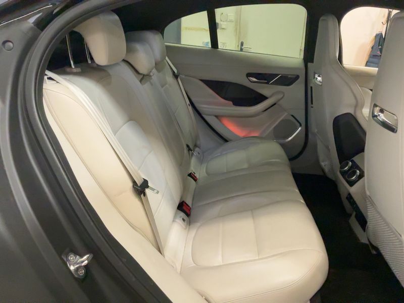 Jaguar I-Pace electric drive 294 kW First Edition — zdjęcie 14