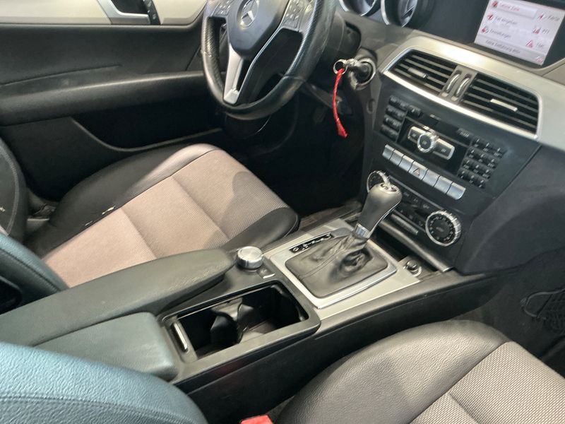 Mercedes-Benz C-Klasse C 220 CDI T BlueEfficiency Avantgarde 2012 – снимка 24