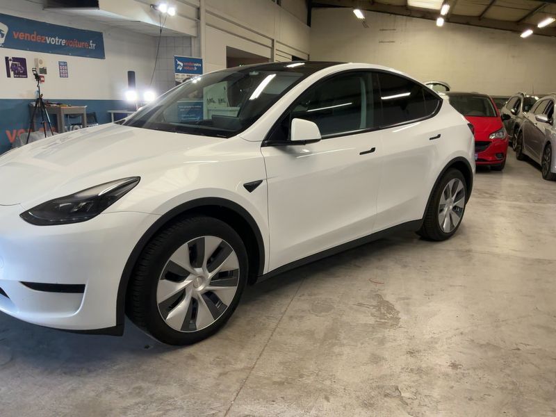Tesla Model Y Standard Range — zdjęcie 2
