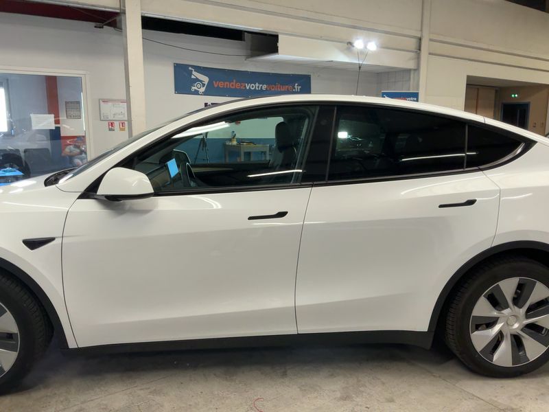Tesla Model Y Standard Range — zdjęcie 4