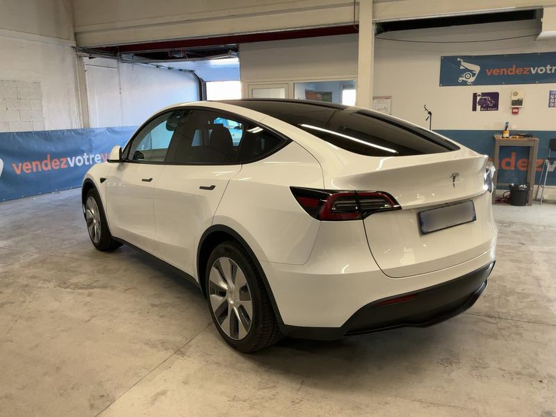 Tesla Model Y Standard Range — zdjęcie 3