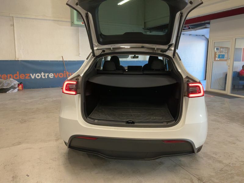 Tesla Model Y Standard Range — zdjęcie 10