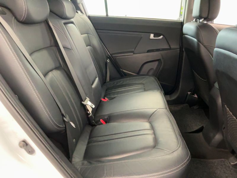 Kia Sportage 1.7 CRDi Spirit 2WD — zdjęcie 14