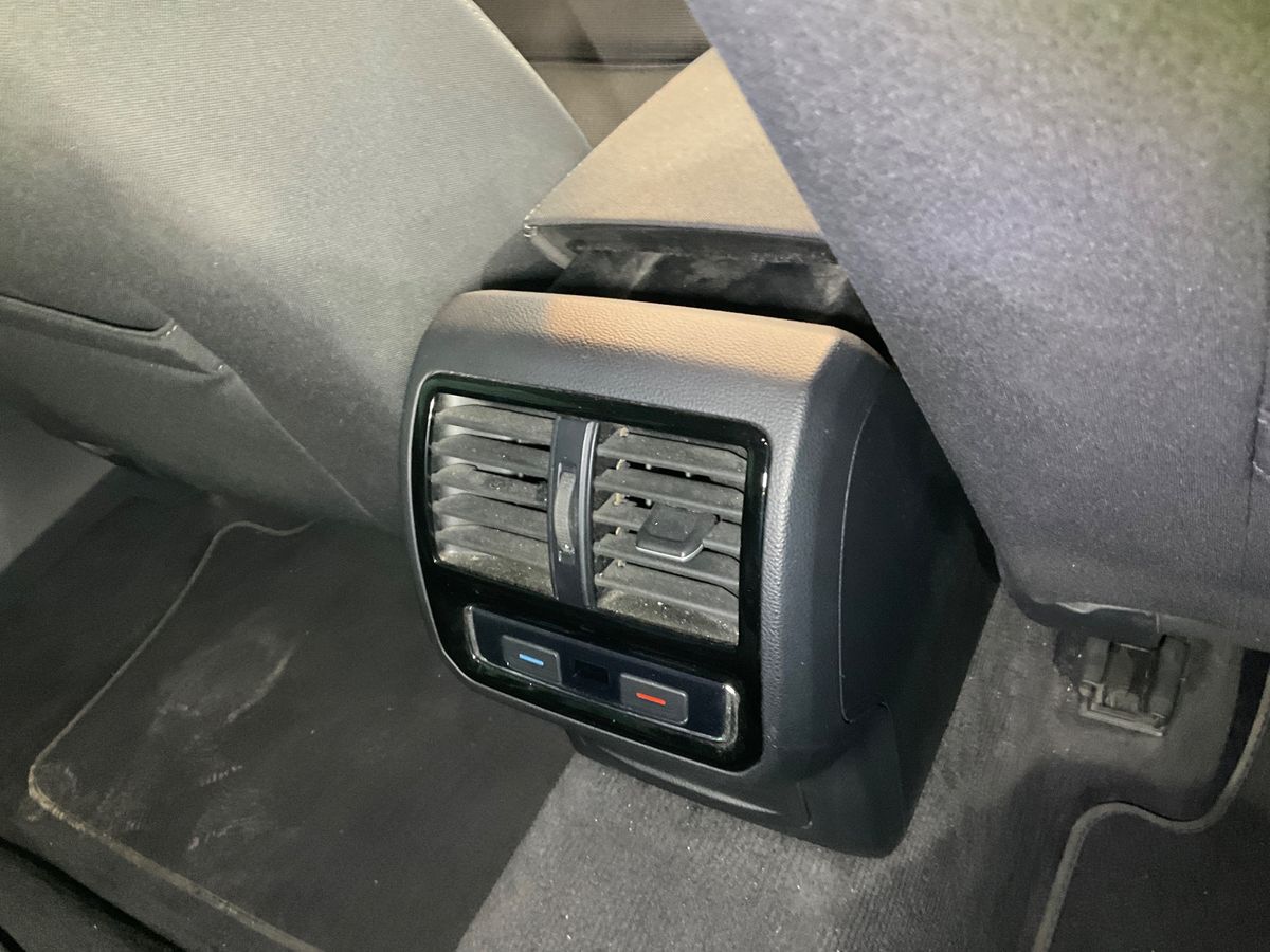 Volkswagen Passat 2019 — photo 25