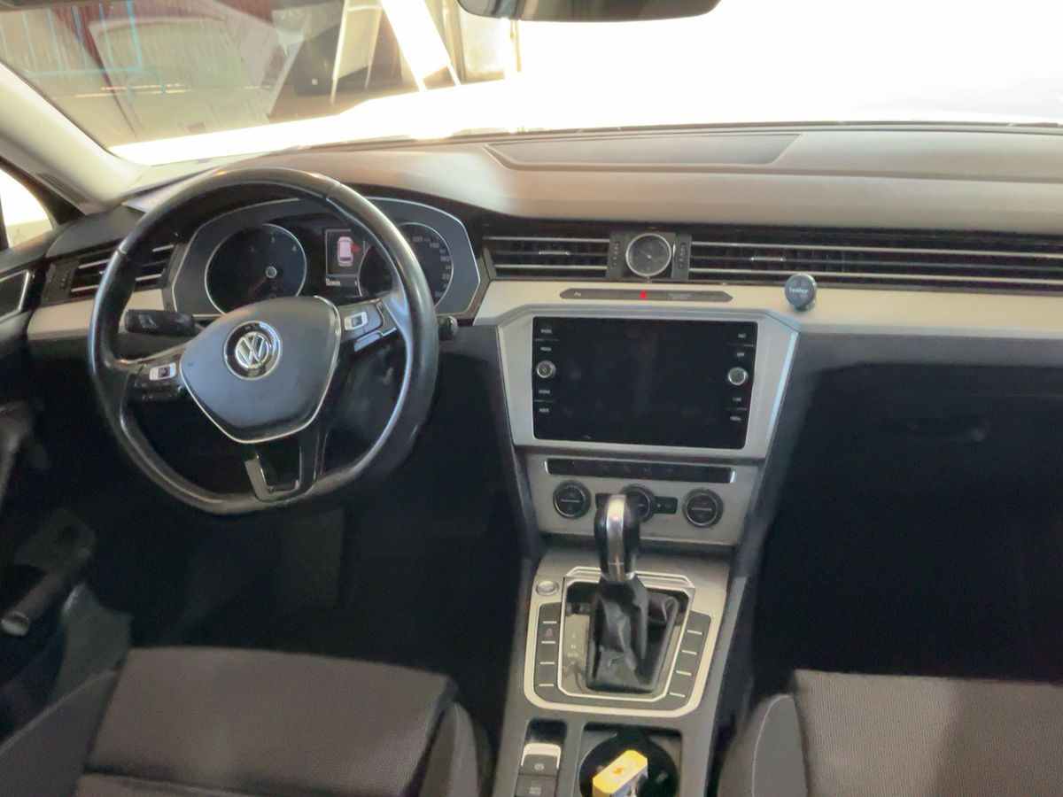 Volkswagen Passat 2019 — photo 18