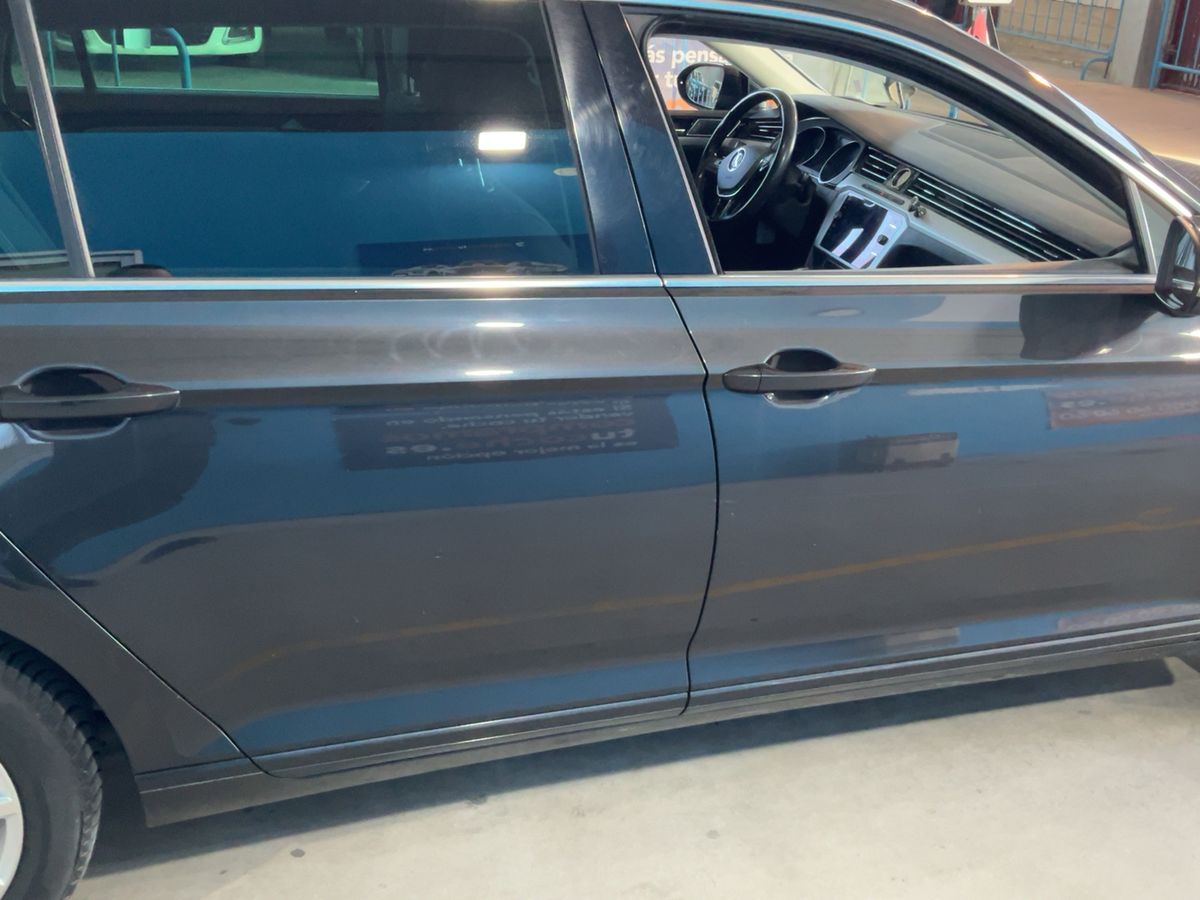 Volkswagen Passat 2019 — photo 11