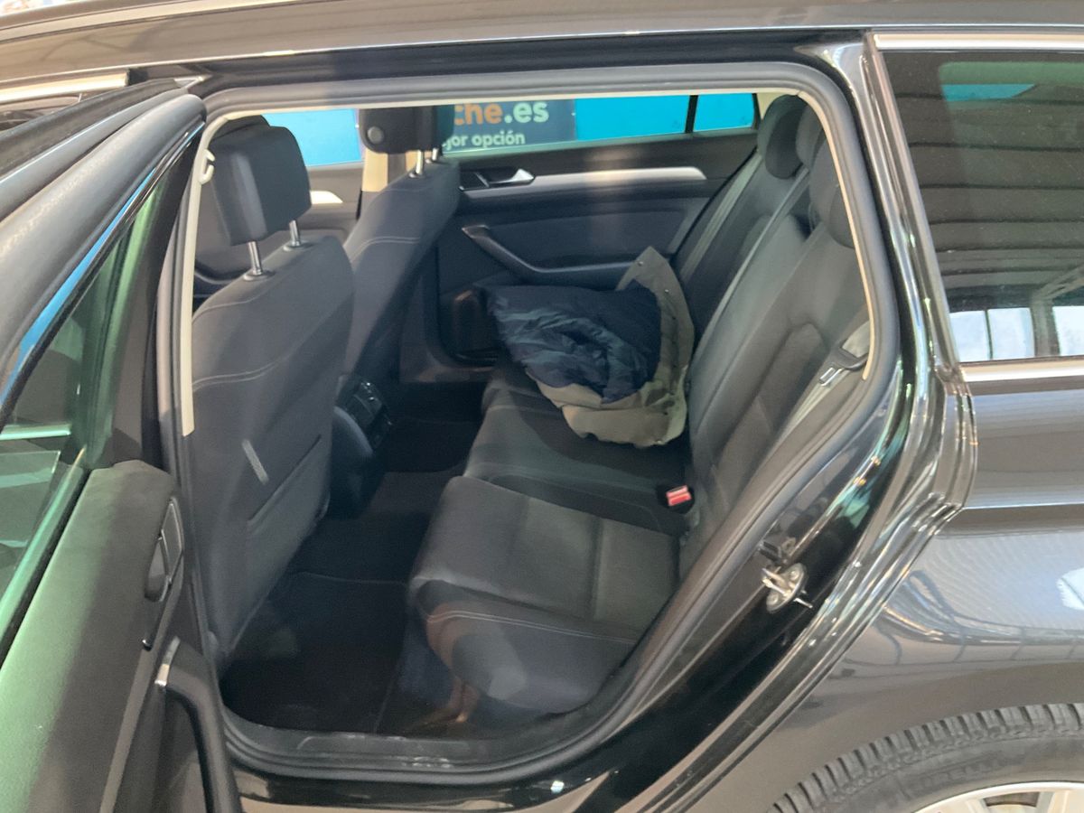 Volkswagen Passat 2019 — photo 41