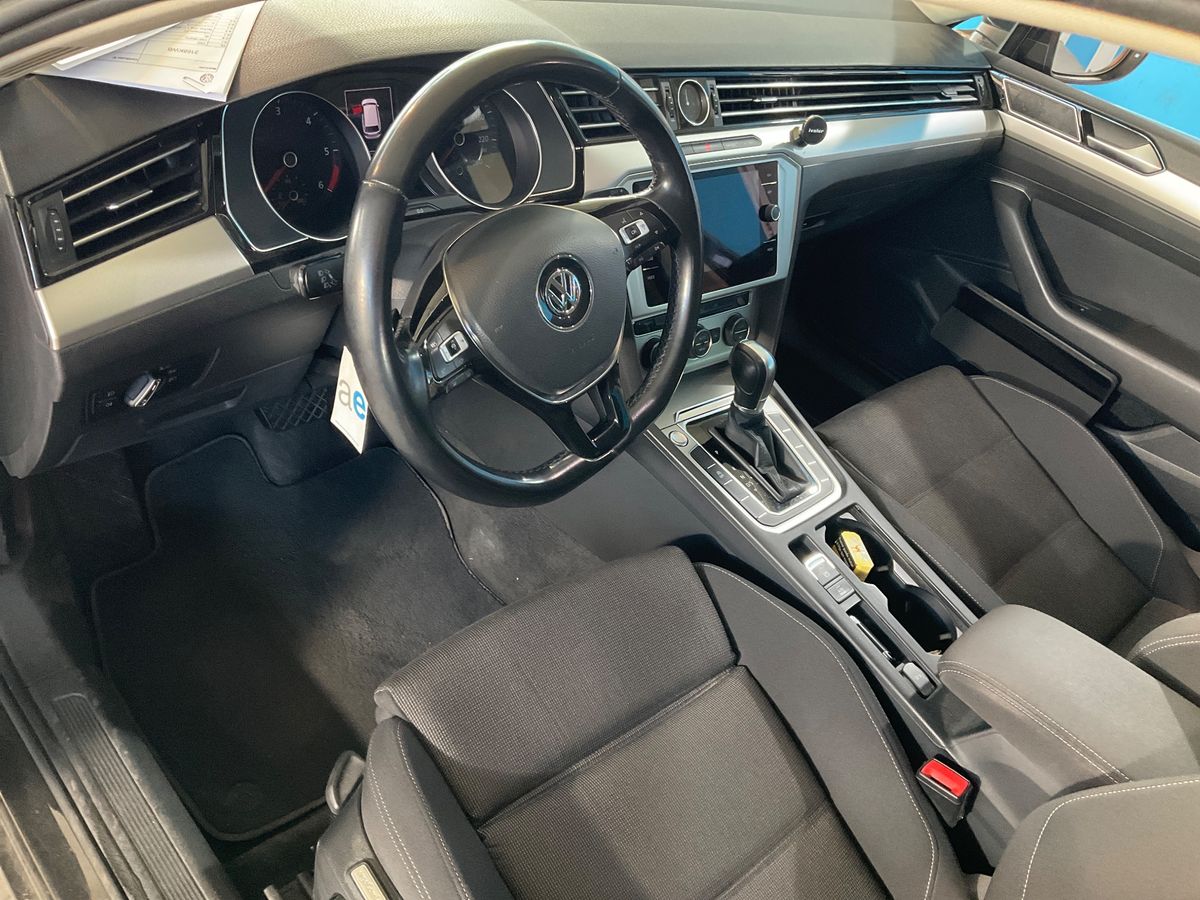 Volkswagen Passat 2019 — photo 46