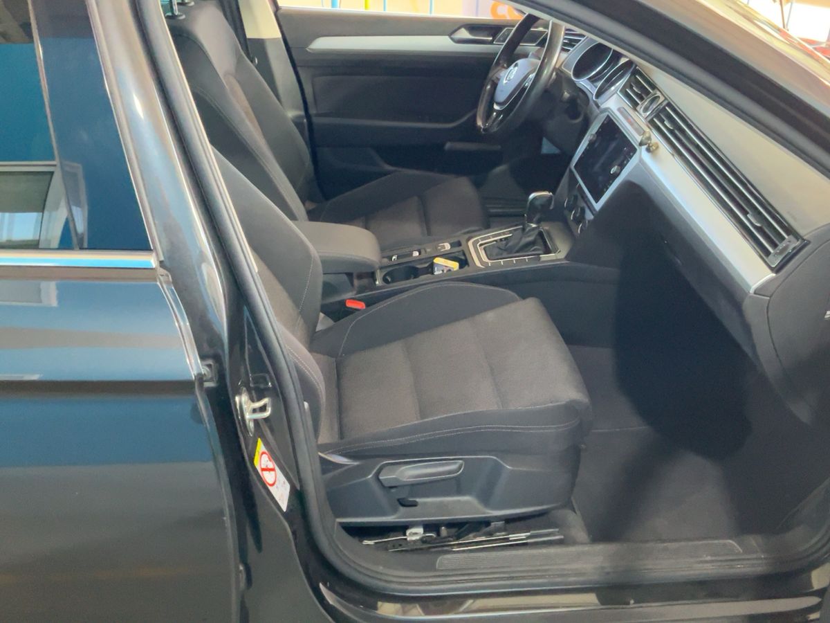 Volkswagen Passat 2019 — photo 17