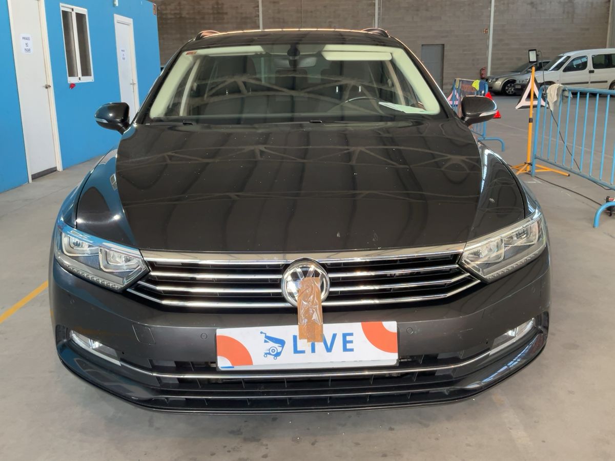 Volkswagen Passat 2019 — photo 15