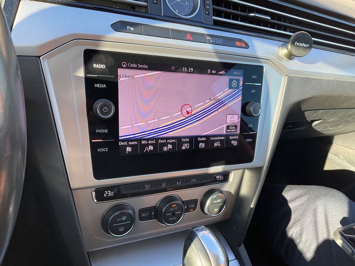 Volkswagen Passat 2019 — photo 44