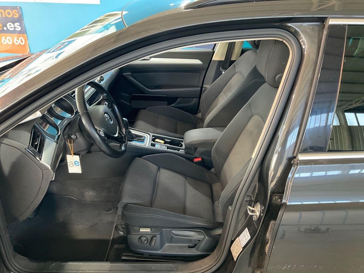 Volkswagen Passat 2019 — photo 36