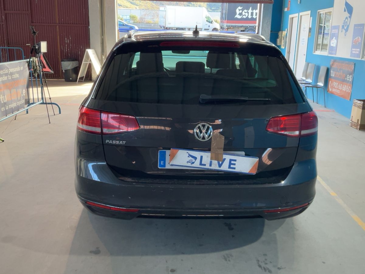 Volkswagen Passat 2019 — photo 8