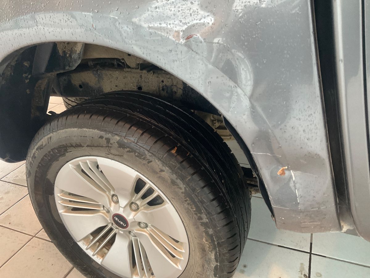 Isuzu D-MAX 2023 — photo 22