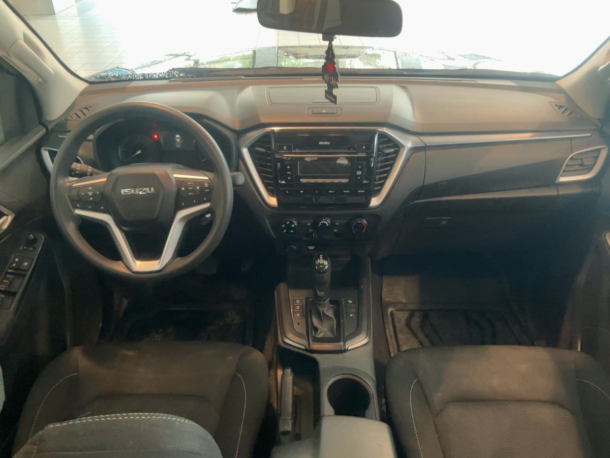Isuzu D-MAX 2023 — photo 18