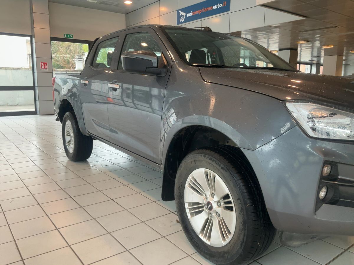 Isuzu D-MAX 2023 — photo 13