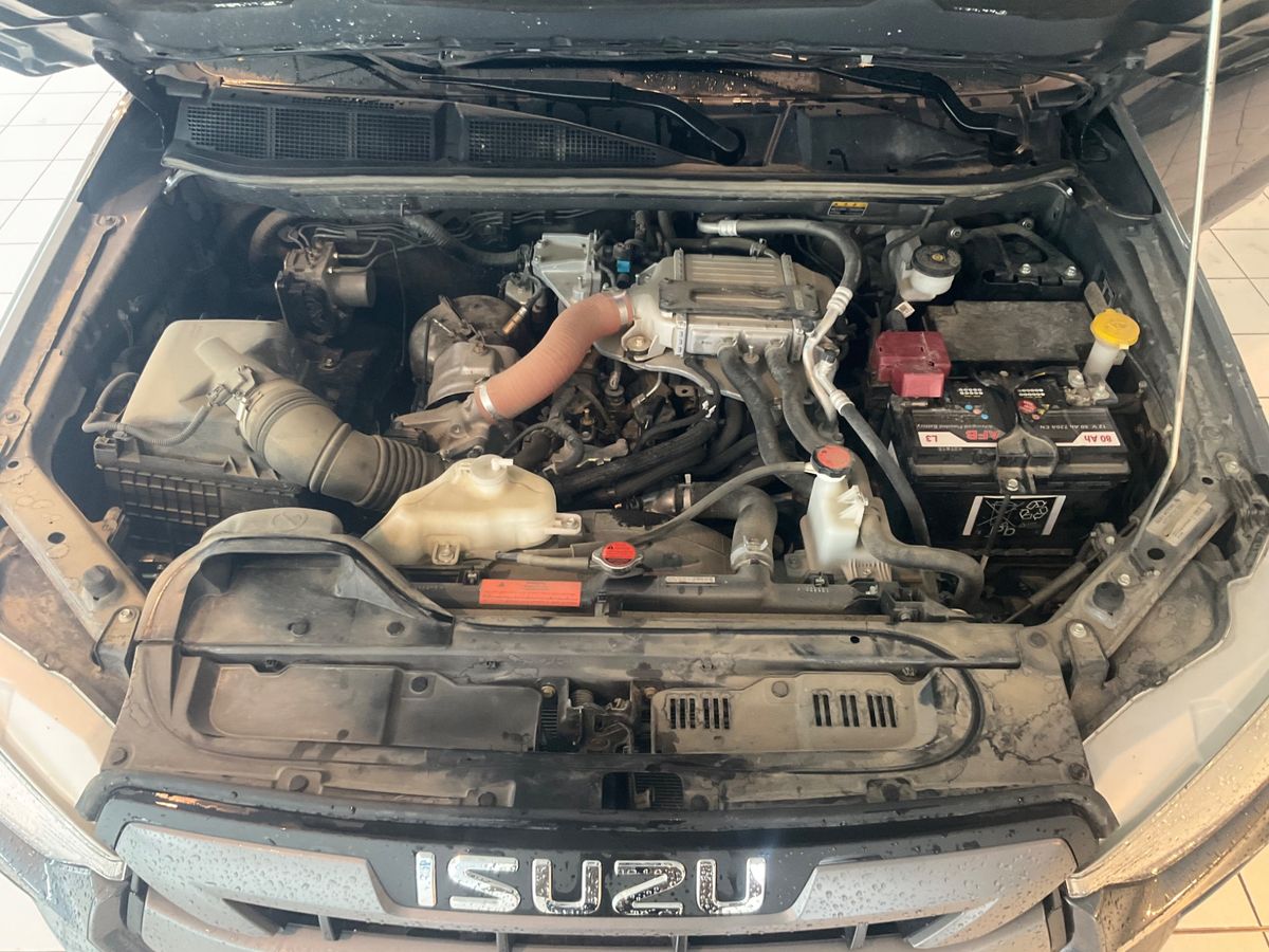 Isuzu D-MAX 2023 — photo 33