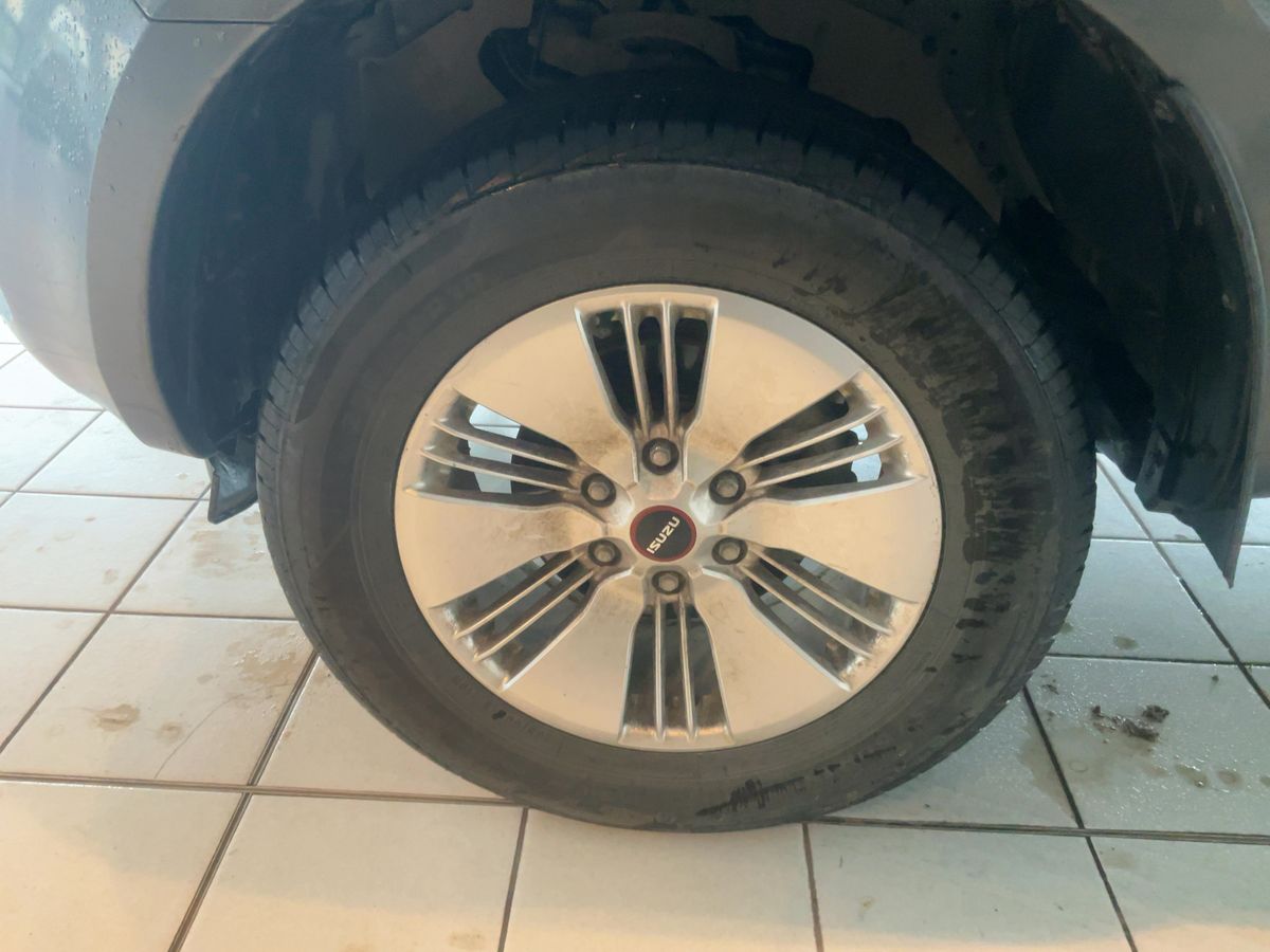 Isuzu D-MAX 2023 — photo 4