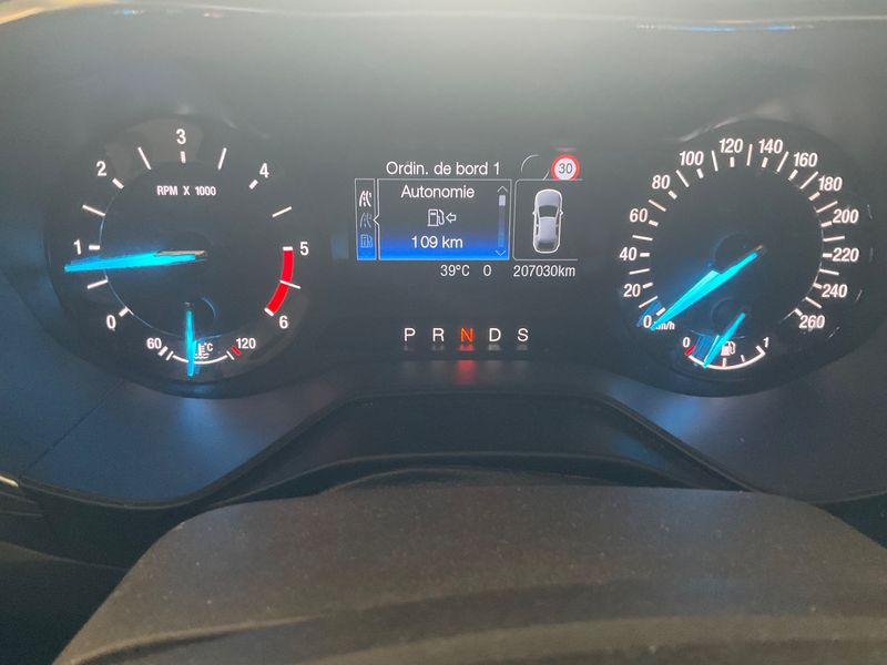 Ford Mondeo 2.0 TDCi ST-Line — zdjęcie 13