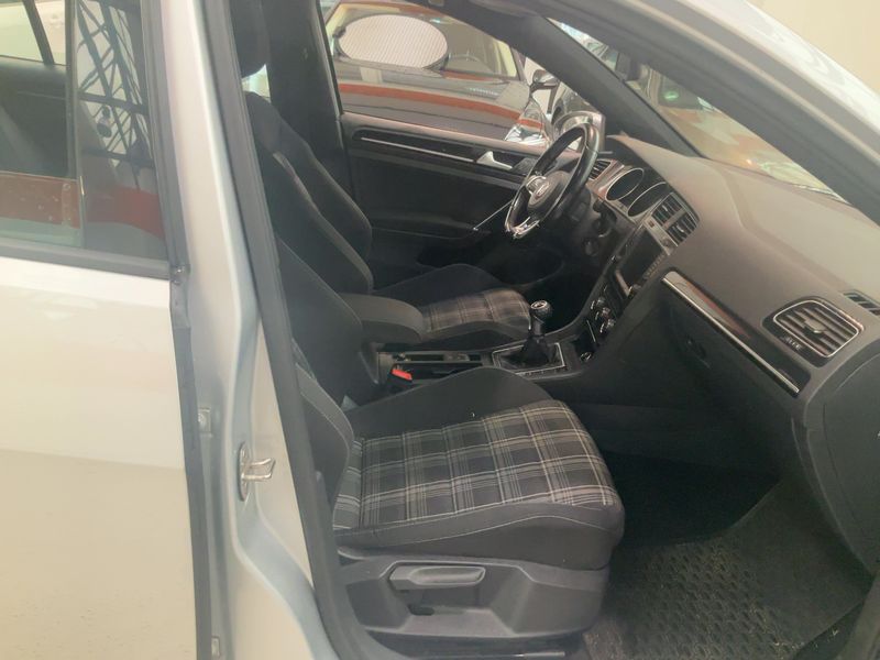 Volkswagen Golf VII 2.0 TDI GTD BlueMotion Tech 2015 – снимка 16
