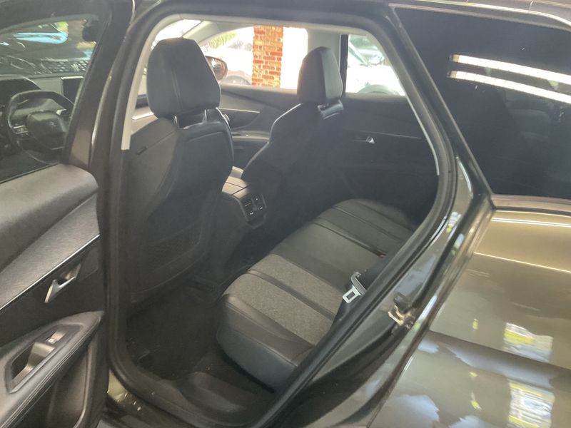 Peugeot 3008 1.2 PureTech Allure — zdjęcie 14