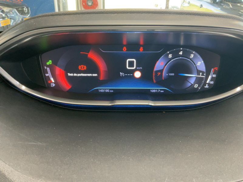 Peugeot 3008 1.2 PureTech Allure — zdjęcie 13