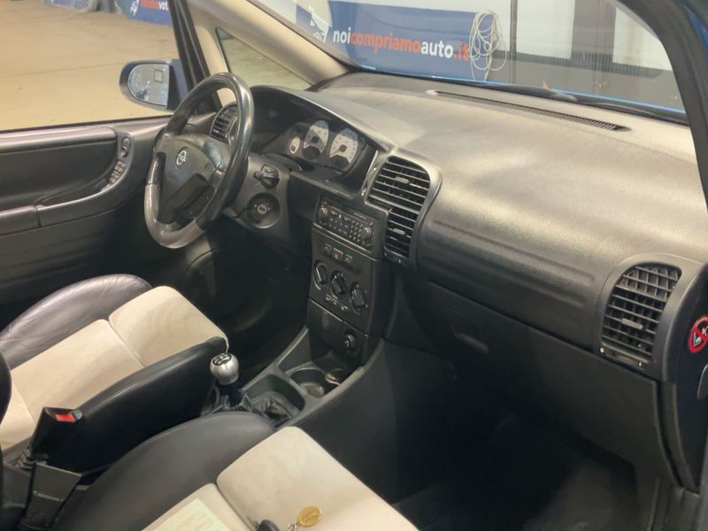 Opel Zafira 2.0 Turbo OPC — zdjęcie 12