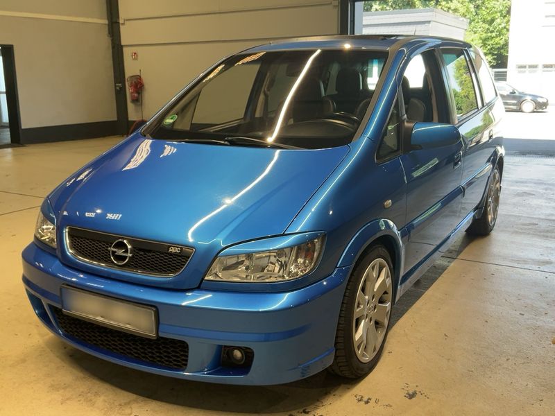 Opel Zafira 2.0 Turbo OPC