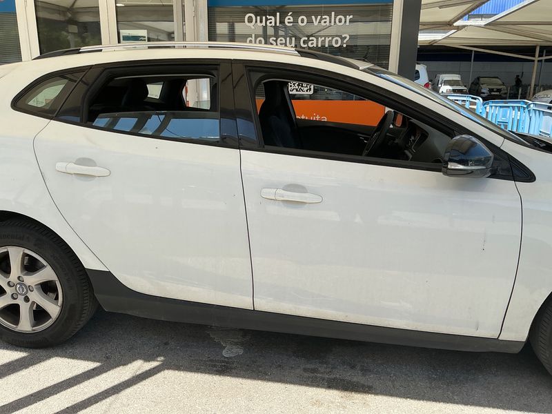 Volvo V40 Cross Country 2.0 D2 Momentum — zdjęcie 7
