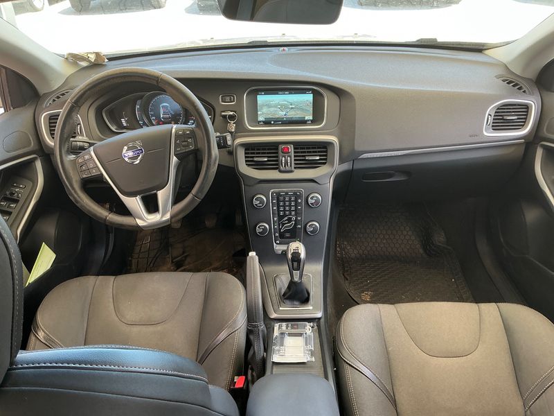 Volvo V40 Cross Country 2.0 D2 Momentum — zdjęcie 12