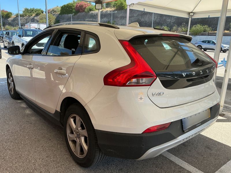 Volvo V40 Cross Country 2.0 D2 Momentum — zdjęcie 3