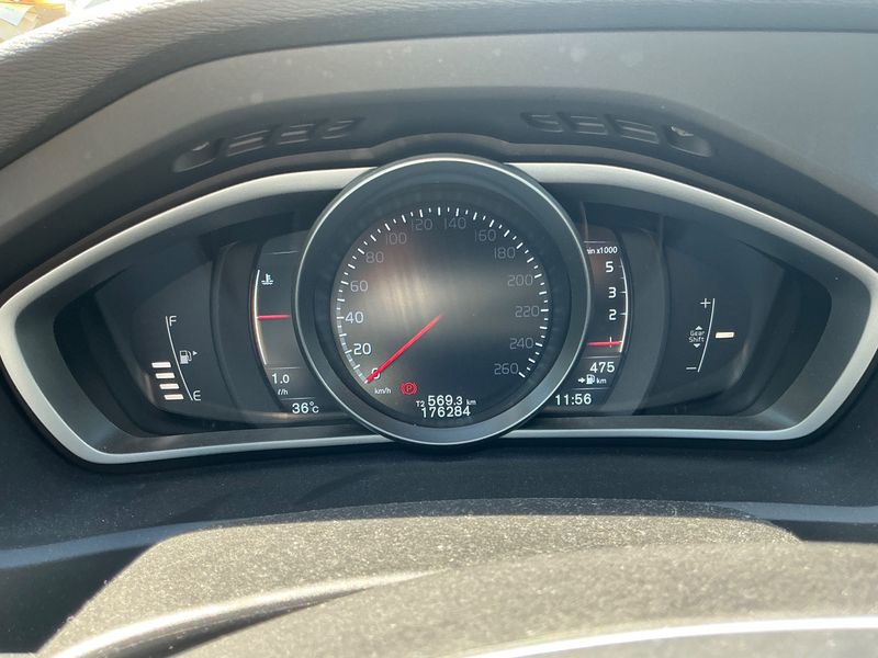 Volvo V40 Cross Country 2.0 D2 Momentum — zdjęcie 13