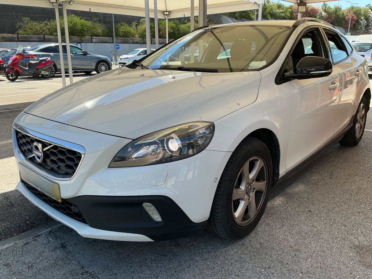 Volvo V40 2015 — photo 1