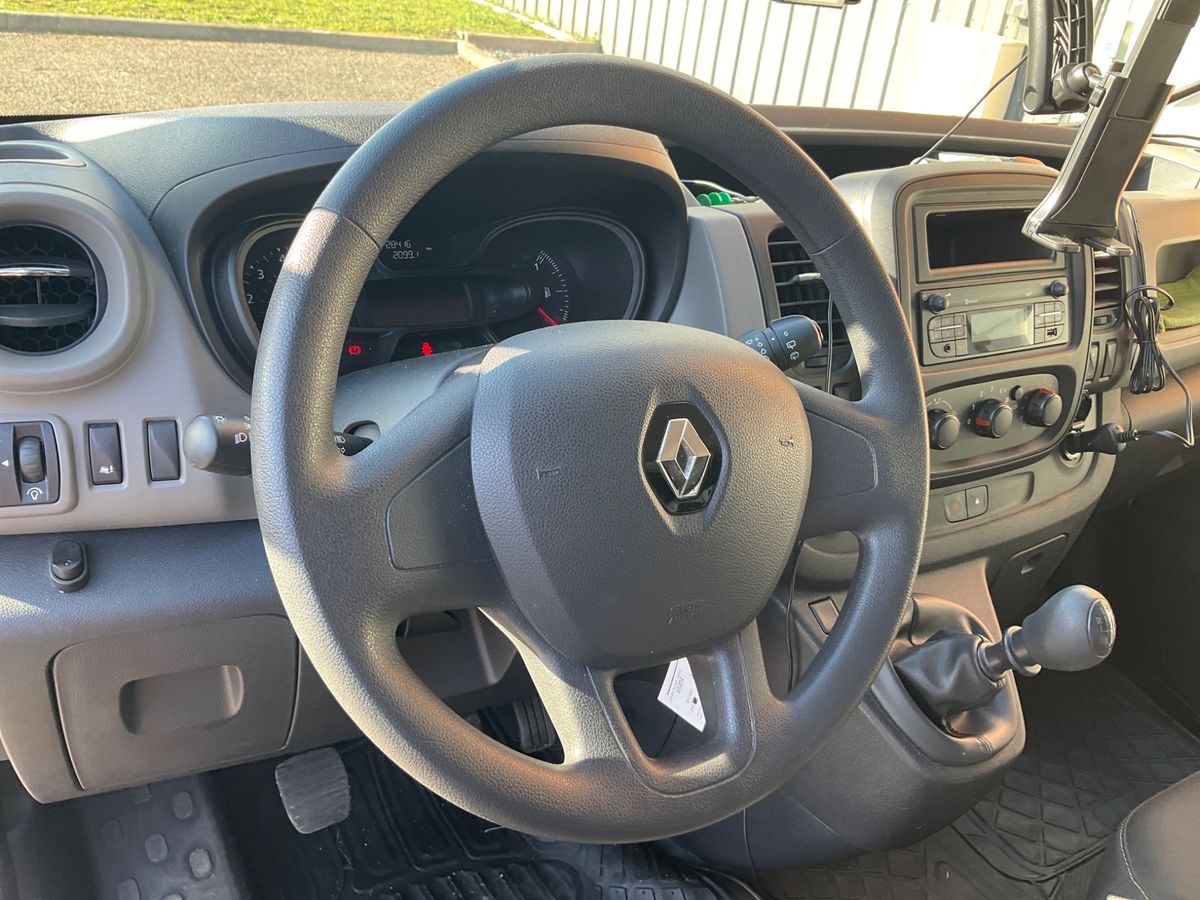 Renault Trafic 2017 — photo 25
